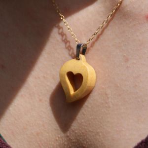 pendentif coeur en merisier