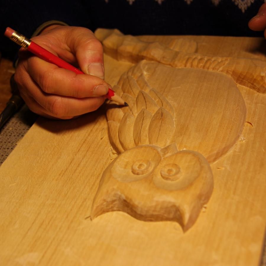 Bas relief geschnitzt Eule handgefertigt in savoie