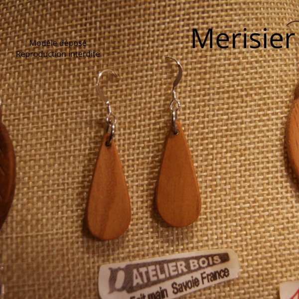 ohrring tropfen aus buchenholz ethischer schmuck aus holz, naturschmuck gewachst, handgefertigt