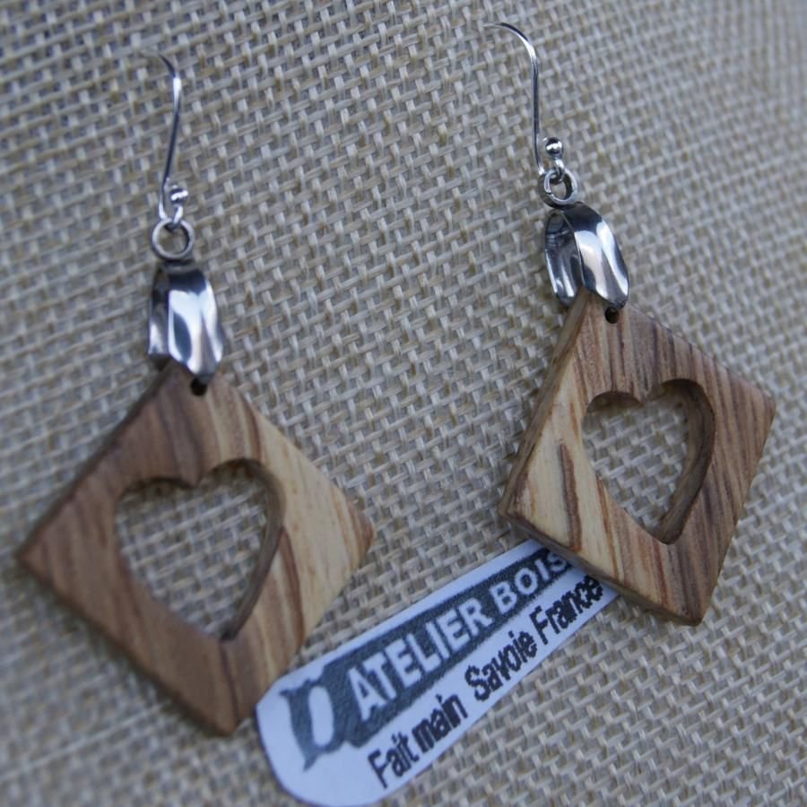 eckige ohrringe mit herz aus eiche ethischer schmuck aus holz, holzhochzeit, valentinstag,handgemacht