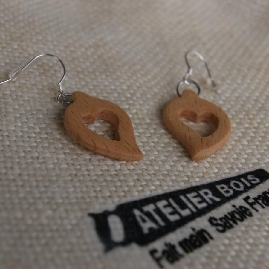 Herzohrringe aus gewachstem Buchenholz, Holzhochzeit, Valentinstag, handgemacht