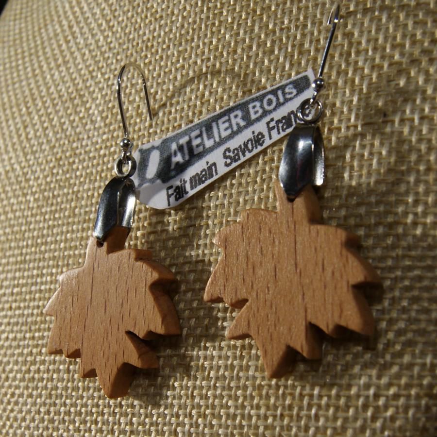 ohrringe ahornblatt aus buchenholz ethischer schmuck aus holz, naturschmuck gewachst, handgefertigt