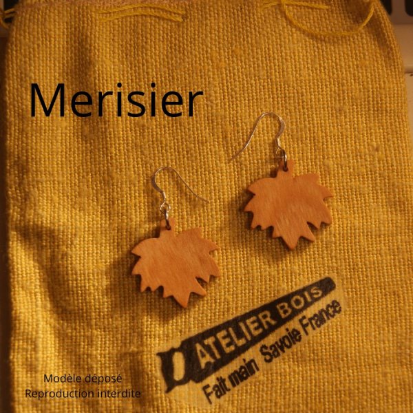 ohrringe ahornblatt aus buchenholz ethischer schmuck aus holz, naturschmuck gewachst, handgefertigt