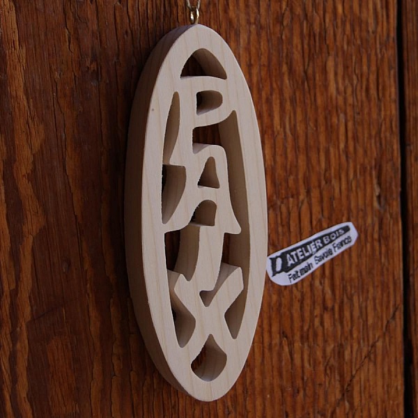 Weihnachtskugel 12 cm aus Holz, in Frieden geschnitten, zum Aufh&auml;ngen, handgemacht, Dekoration