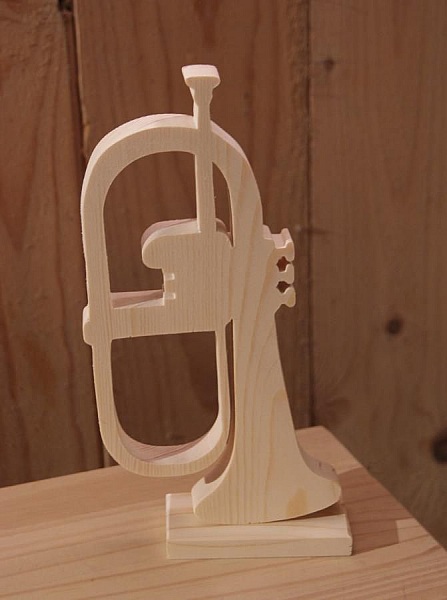 Bugle en bois massif ht 20 cm d&eacute;coration theme musique fait main cadeau musicien tubiste