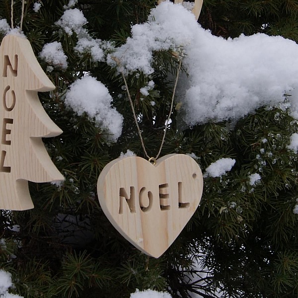 Herz Weihnachtskugel aus Holz zum Aufh&auml;ngen in Ihrem Weihnachtsbaum