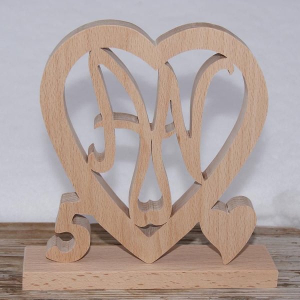 Coeur initiales personnalis&eacute;es, noce de bois, 5 ans de mariage, anniversaire, d&eacute;coration de table h&ecirc;tre massif