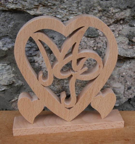Coeur initiales personnalis&eacute;es, noce de bois, 5 ans de mariage, anniversaire, d&eacute;coration de table h&ecirc;tre massif