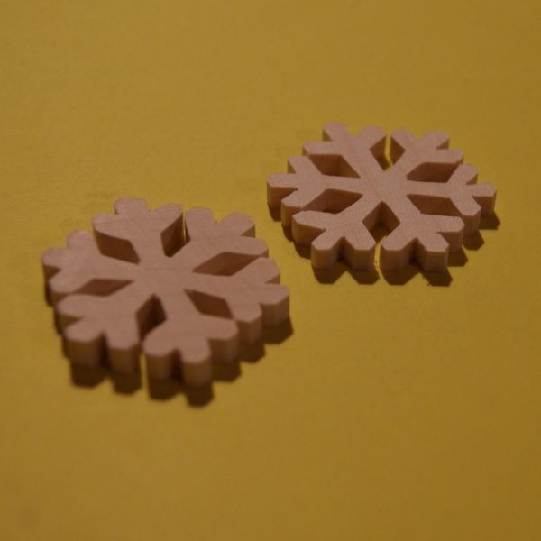 Schneeflocke mit 6 gebohrten Zweigen, Weihnachtsdekoration, zum Dekorieren, Massivholz erable, zum Aufh&auml;ngen in Ihrem Baum