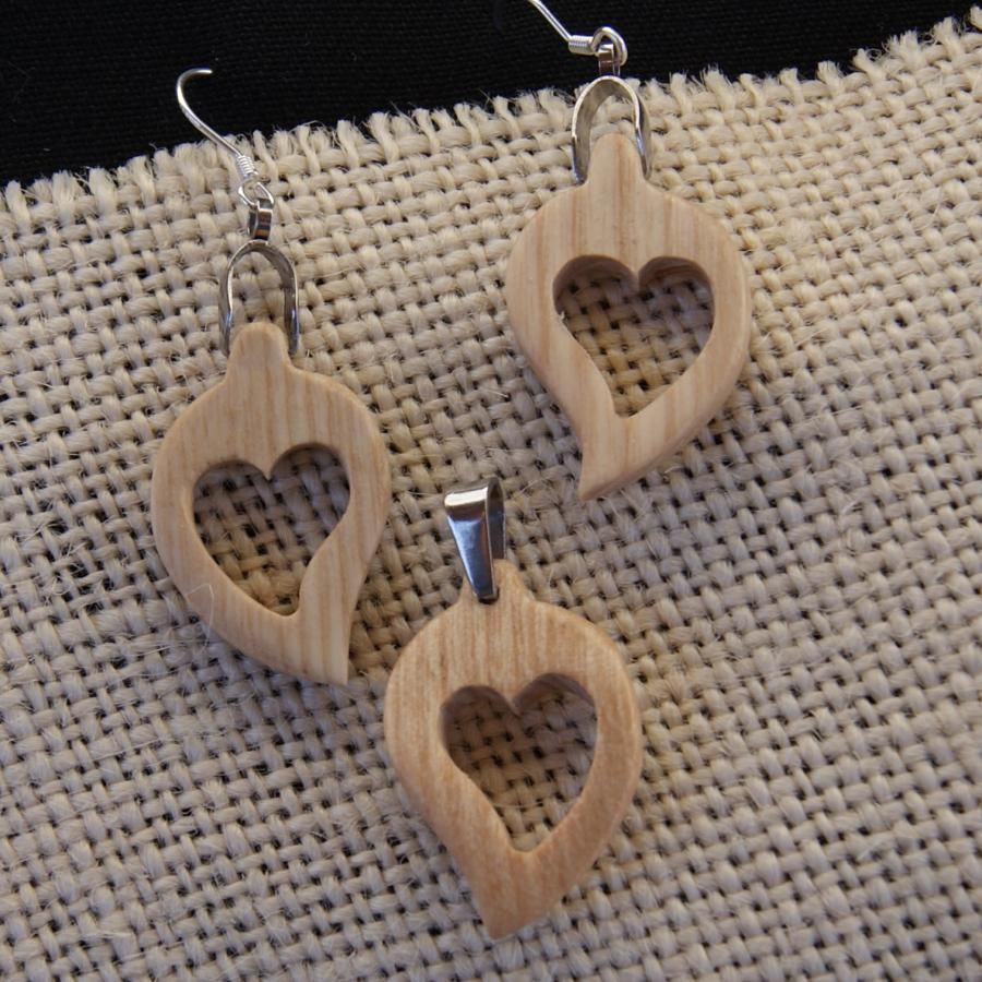 Herzset aus Eschenholz, Ohrringe und Anhänger Geschenk Holzhochzeit, Valentinstag Natur