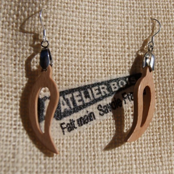 Handgefertigtes Set aus evidierten Bl&auml;ttern aus Buchenholz, Ohrringen und Anh&auml;ngern