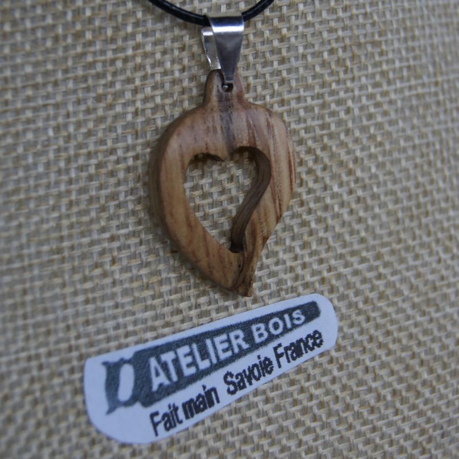 herzanhänger aus eichenholz, holzhochzeit, valentinstag, schmuck aus holz und natur handwerkliche herstellung