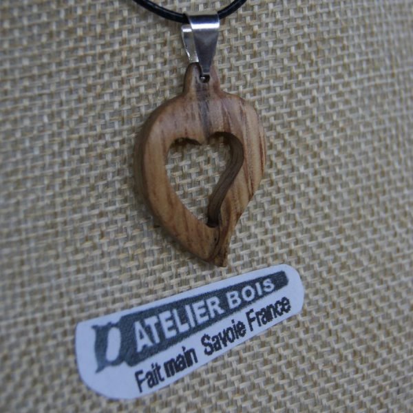 herzanh&auml;nger aus eichenholz, holzhochzeit, valentinstag, schmuck aus holz und natur handwerkliche herstellung