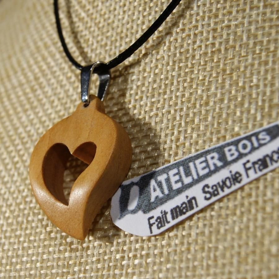 Herzanhänger an verstellbarer Schnur, Schmuck zur Holzhochzeit, Valentinstag