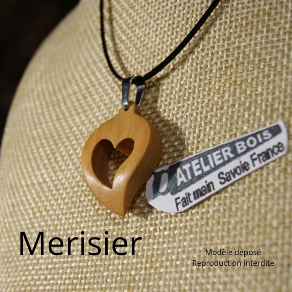anh&auml;nger h&ouml;lzerne Hochzeit Schmuck aus Holz und Natur ausgeschnittenes Herz,Kirschbaum, handgefertigt, Geschenkidee Valentinstag, H&ouml;lzerne Hochzeit