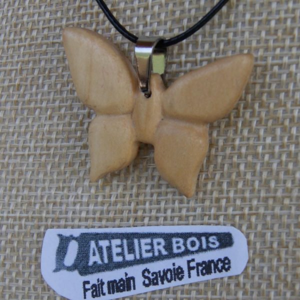 pendentif papillon en bois de merisier bijoux bois et nature, fait main, pendentif &eacute;t&eacute; 