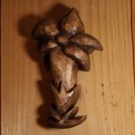 Enzian Lindenholz, geschnitten geschnitzt gewachst Nussbaum, handgefertigt in Savoyen, Innendekoration Chalet