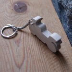 Schlüsselanhänger für Straßenmotorräder aus handgefertigtem Massivholz erable originelles und nützliches Geschenk für Motorradfahrer