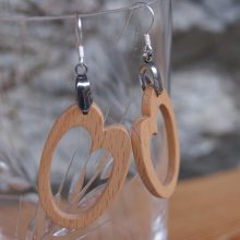 ovaler Ohrring aus Buchenholz handgefertigtes Schmuckstück aus Holz, geometrische Form