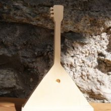 balalalika auf sockel montiert, dekoration tischdekoration theme musik, handgemacht