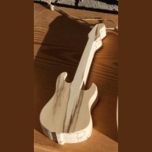 Elektrische Gitarre 15 cm aus Birkenholz zum Aufhängen im Baum