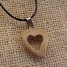 Herzanhänger aus Eschenholz, Holzhochzeit, Valentinstag, Schmuck aus Holz und Natur handgefertigt