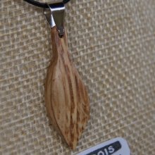 Holzanhänger Blatt aus gewachstem Eichenholz, handgefertigtes ethisches Schmuckstück