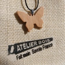 Schmetterlingsanhänger aus Buchenholz Schmuck aus Holz und Natur, handgefertigt